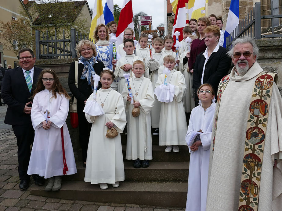 1. Heilige Kommunion in St. Crescentius (Foto: Karl-Franz Thiede)